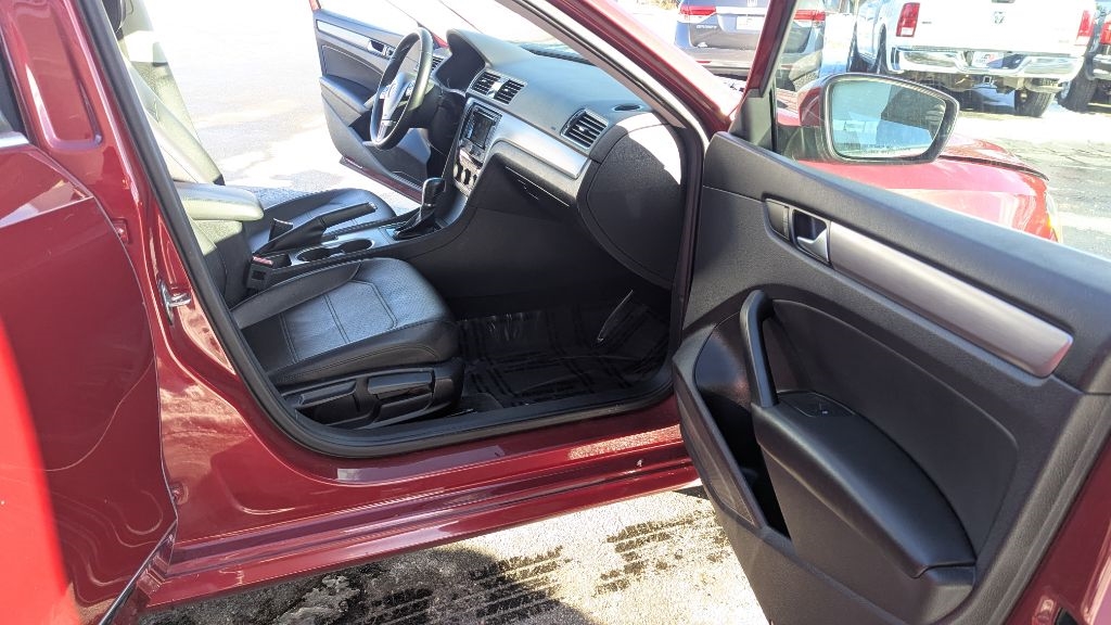 Volkswagen Passat TDI SE 6A w/ Sunroof & Nav 2015