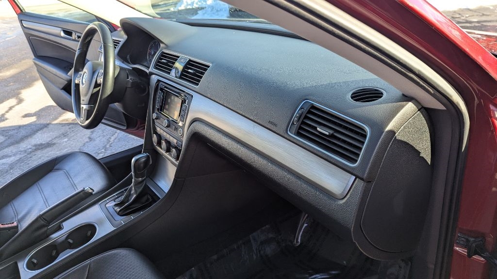 Volkswagen Passat TDI SE 6A w/ Sunroof & Nav 2015