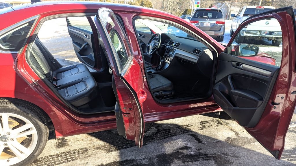 Volkswagen Passat TDI SE 6A w/ Sunroof & Nav 2015