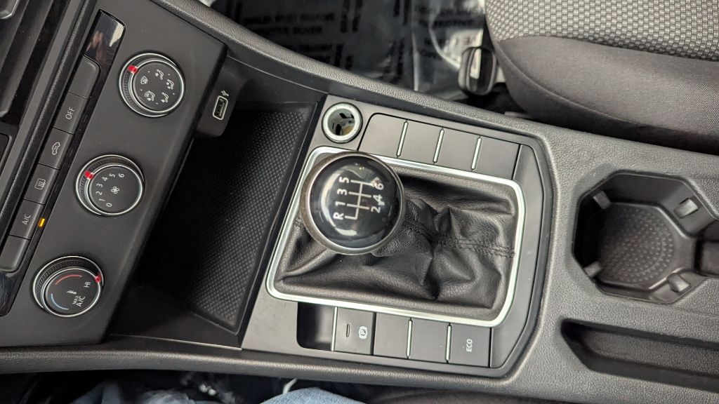 Volkswagen Jetta 1.4T S 6M 2019