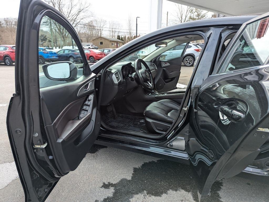 Mazda MAZDA3 s Touring AT 4-Door 2018