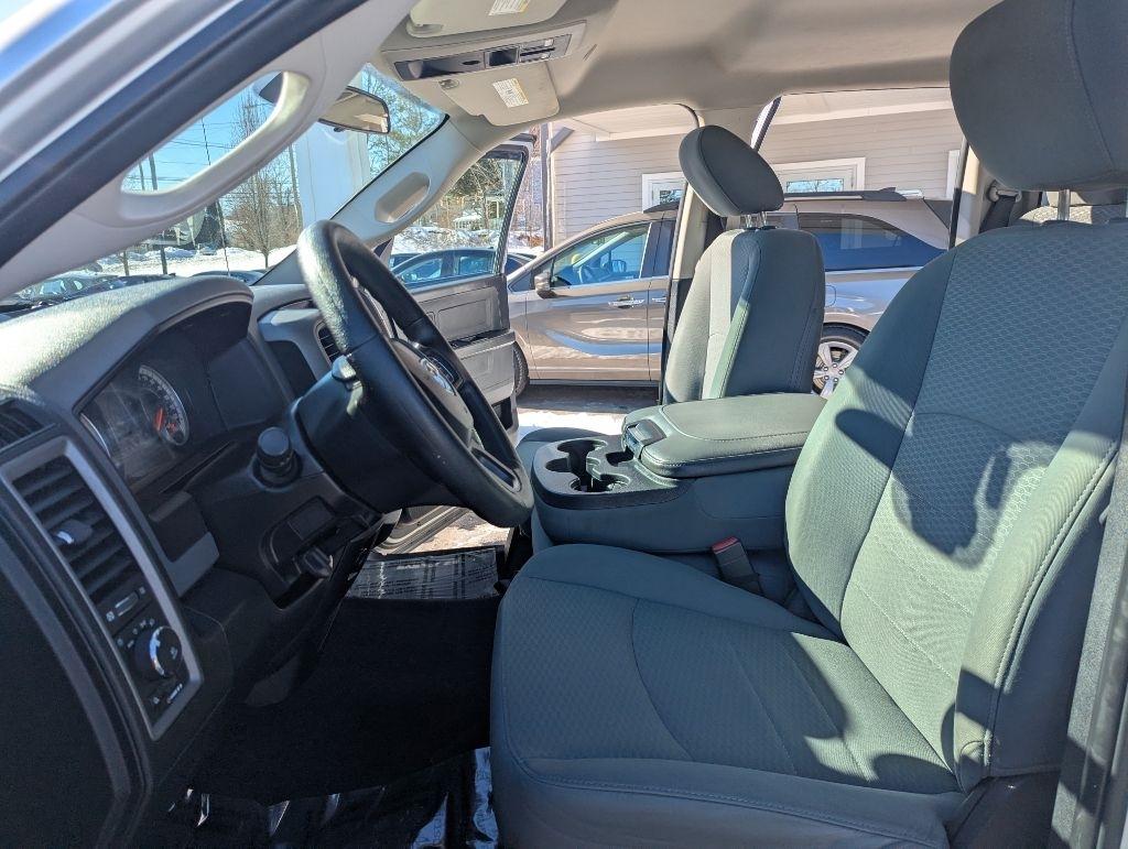 RAM 1500 Tradesman Quad Cab 4WD 2017