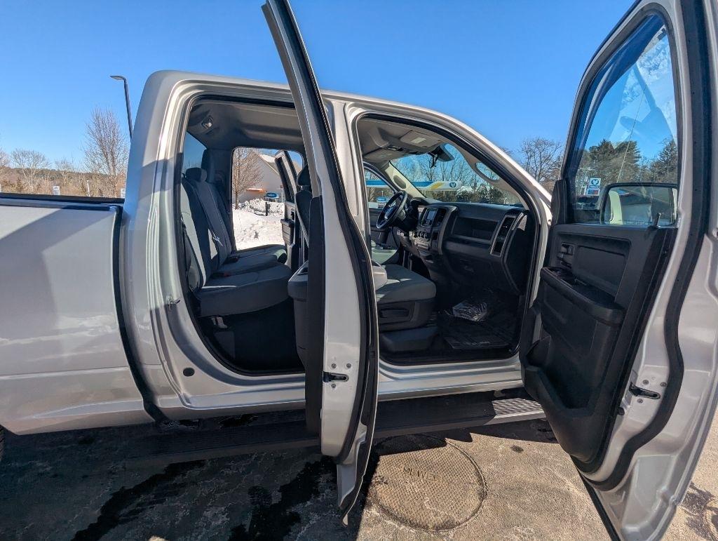 RAM 1500 Tradesman Quad Cab 4WD 2017