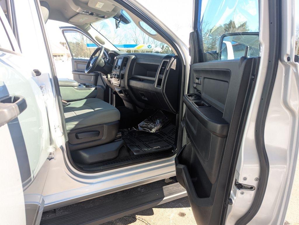 RAM 1500 Tradesman Quad Cab 4WD 2017