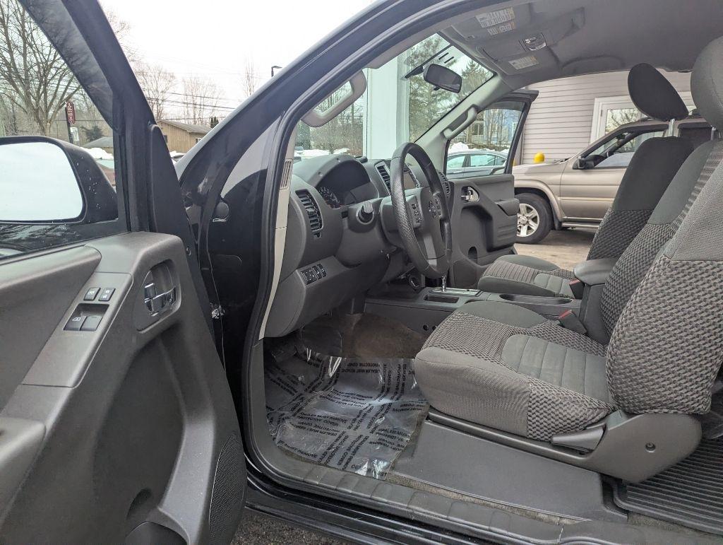 Nissan Frontier S Crew Cab 5AT 4WD 2015