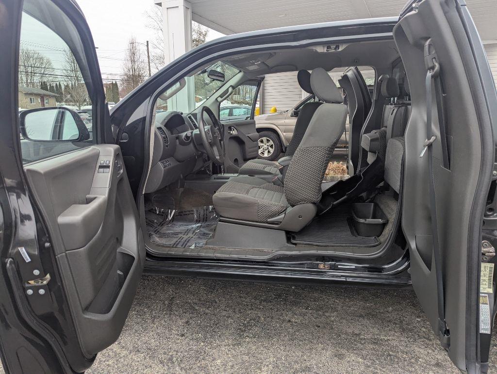 Nissan Frontier S Crew Cab 5AT 4WD 2015