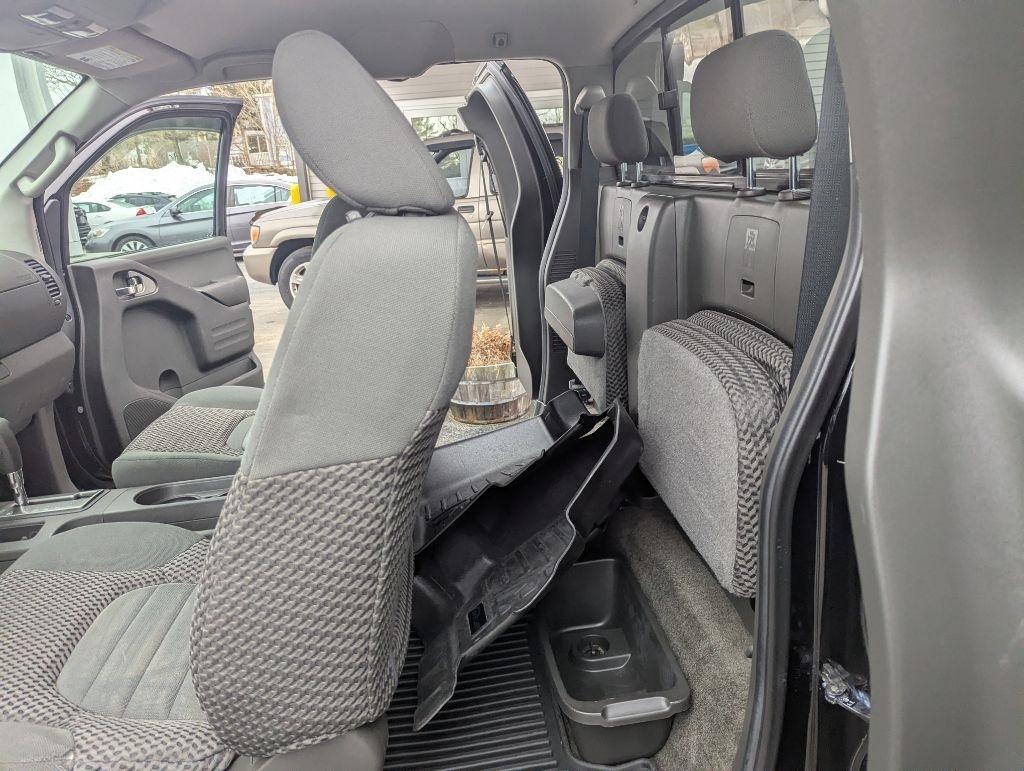 Nissan Frontier S Crew Cab 5AT 4WD 2015