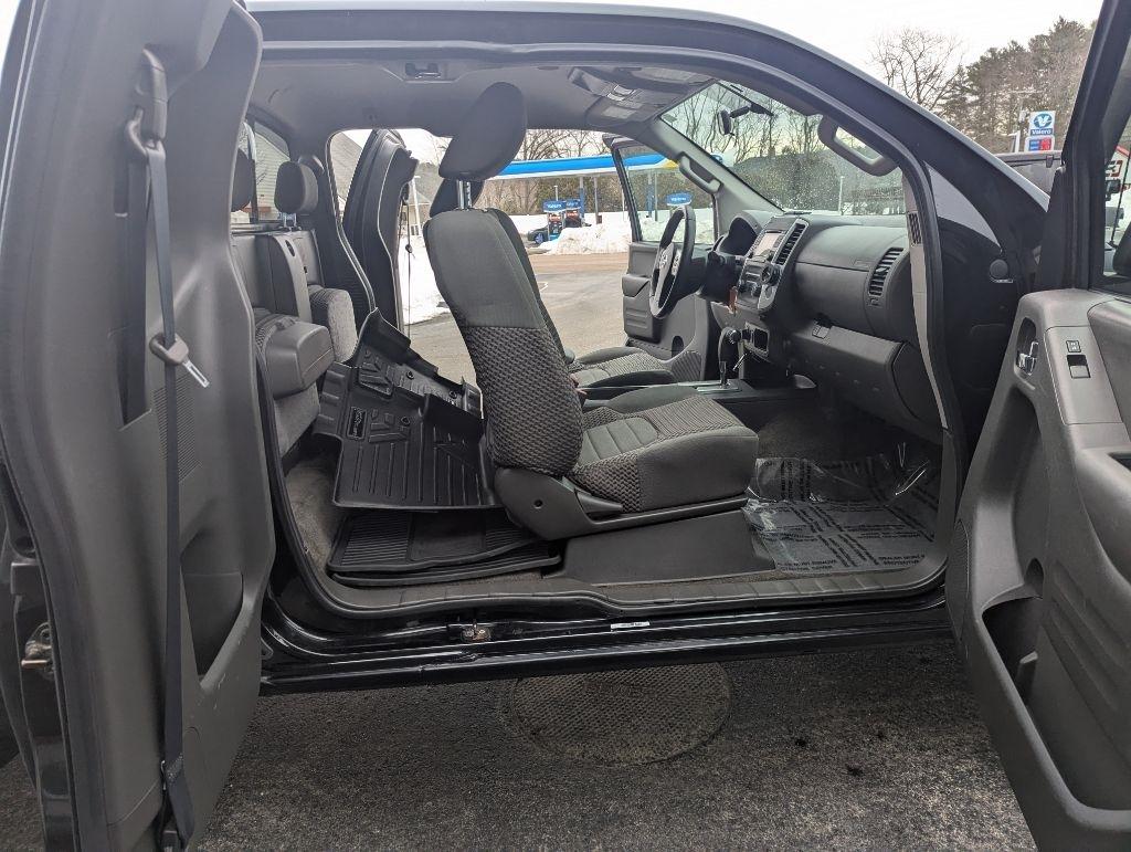 Nissan Frontier S Crew Cab 5AT 4WD 2015