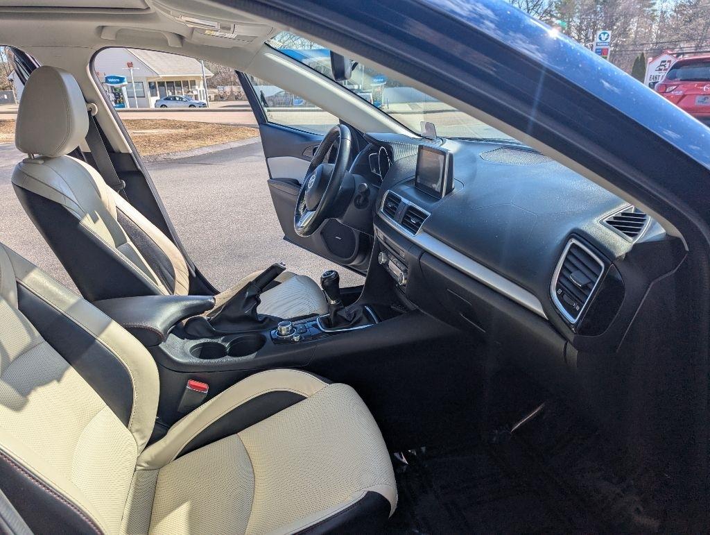 Mazda MAZDA3 s Grand Touring MT 4-Door 2015