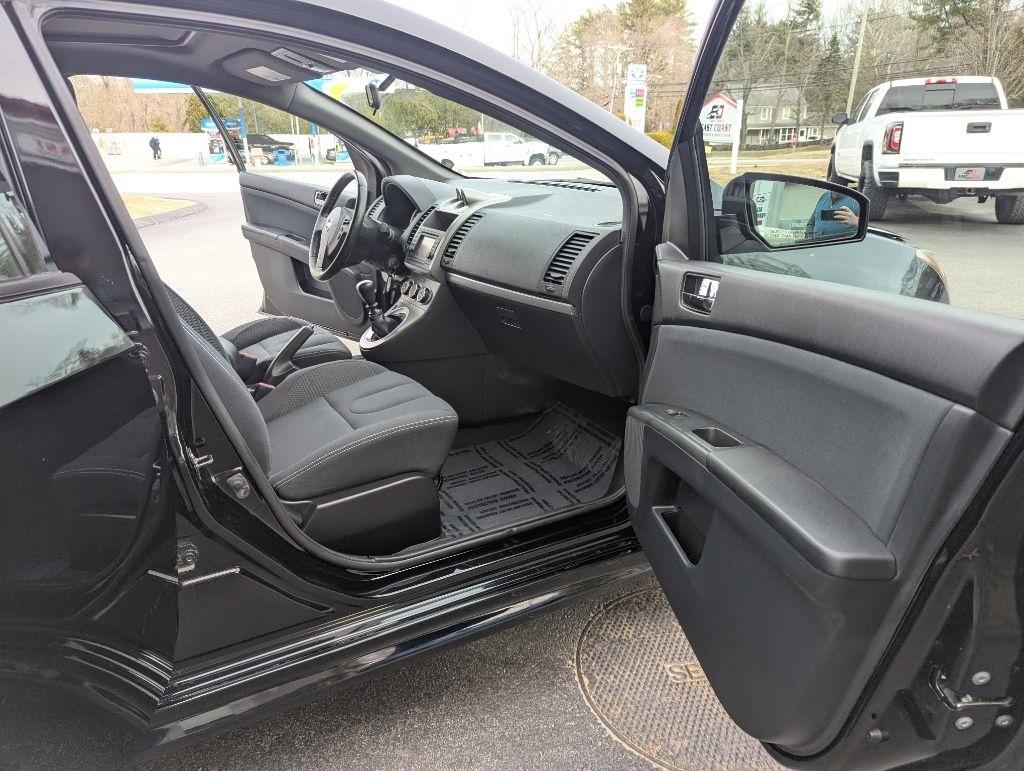 Nissan Sentra SE-R Spec V 2012