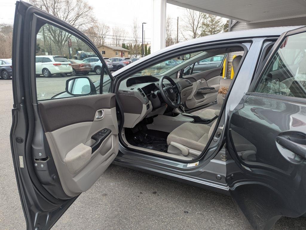 Honda Civic LX Sedan 5-Speed AT 2012