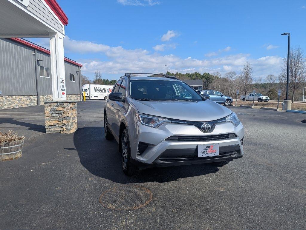 Toyota RAV4 LE AWD 2018