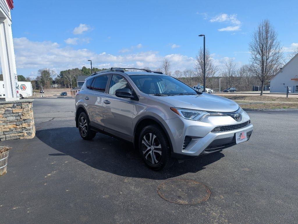 Toyota RAV4 LE AWD 2018