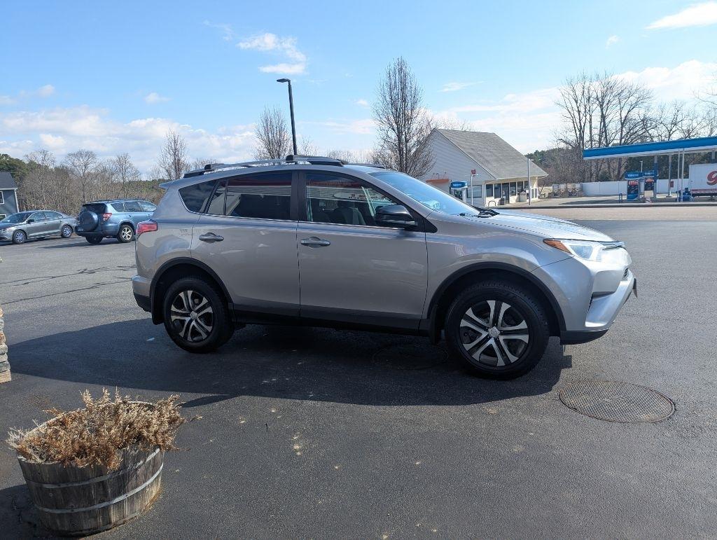 Toyota RAV4 LE AWD 2018