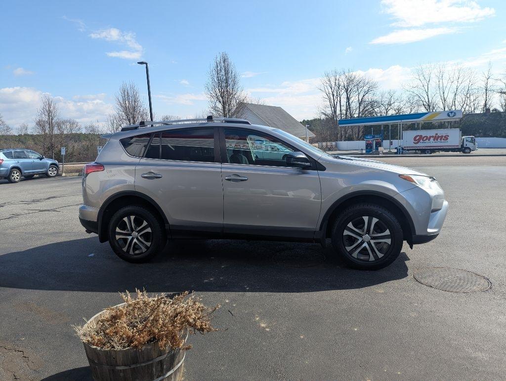 Toyota RAV4 LE AWD 2018