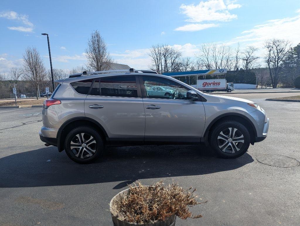 Toyota RAV4 LE AWD 2018