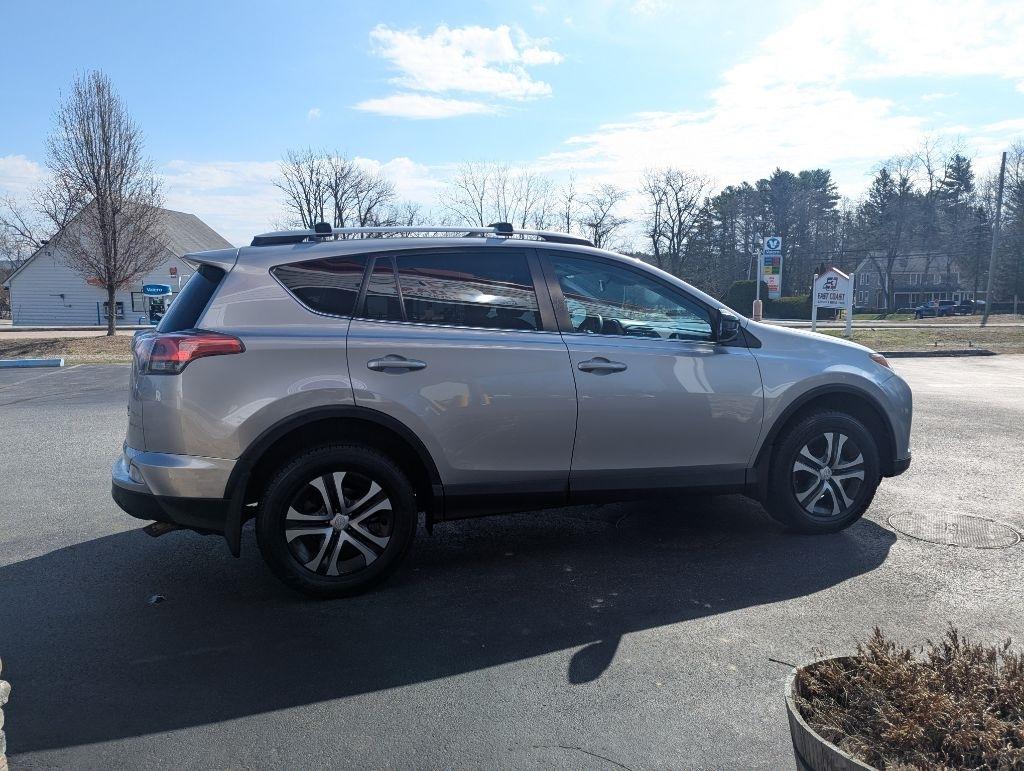 Toyota RAV4 LE AWD 2018