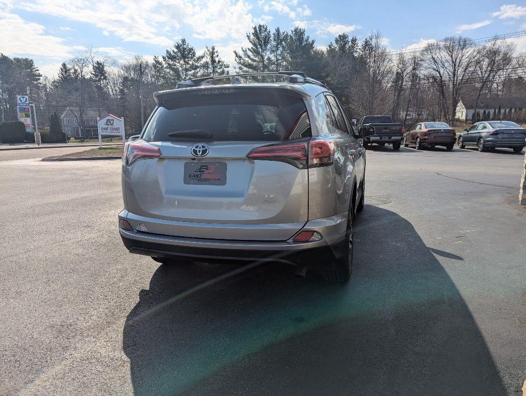 Toyota RAV4 LE AWD 2018