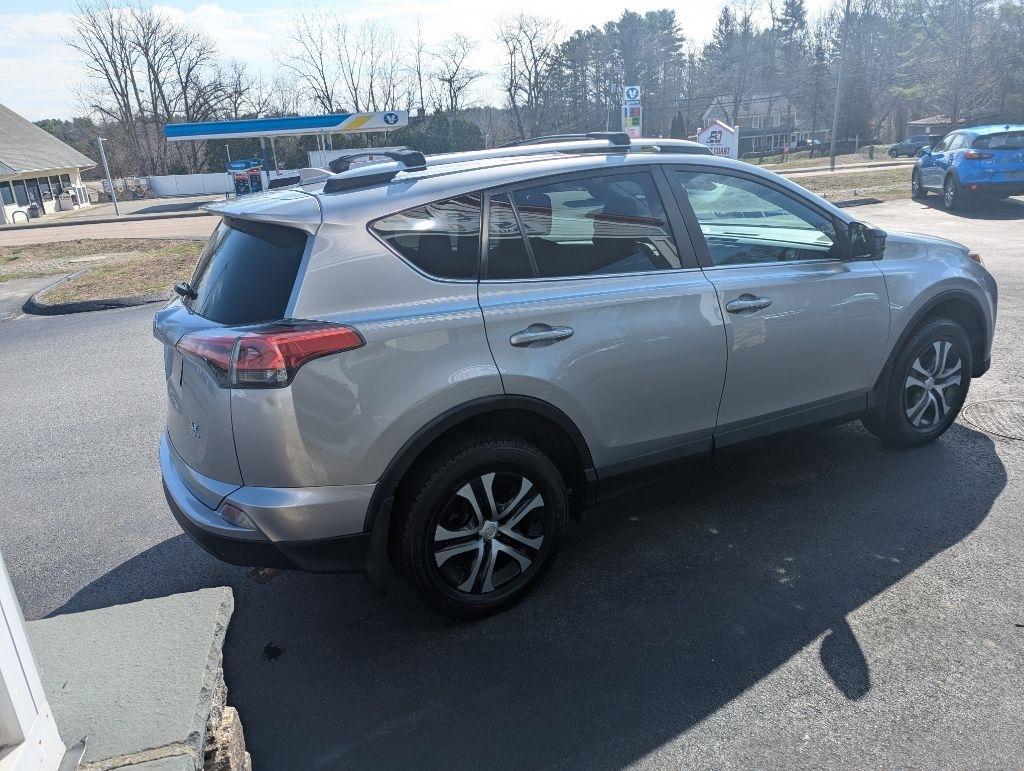 Toyota RAV4 LE AWD 2018
