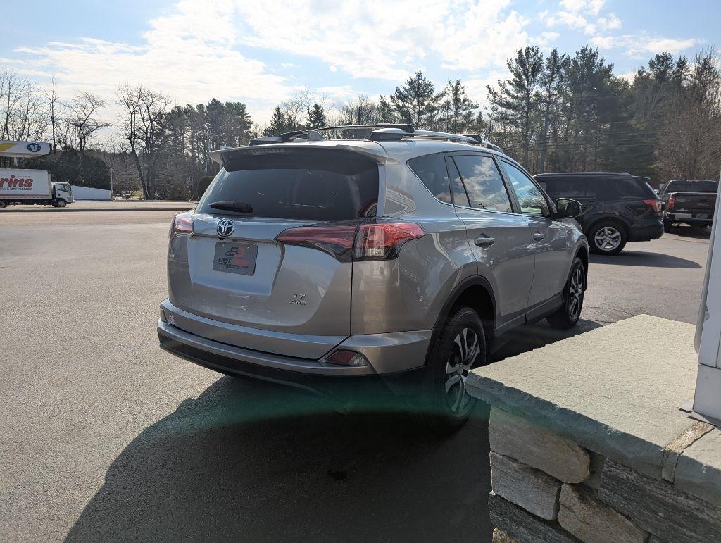 Toyota RAV4 LE AWD 2018