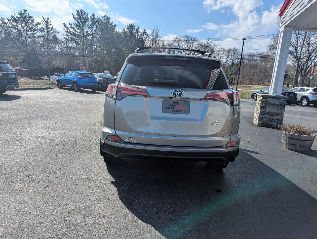 Toyota RAV4 LE AWD 2018