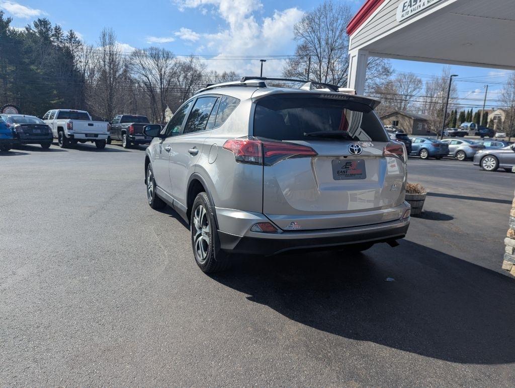Toyota RAV4 LE AWD 2018
