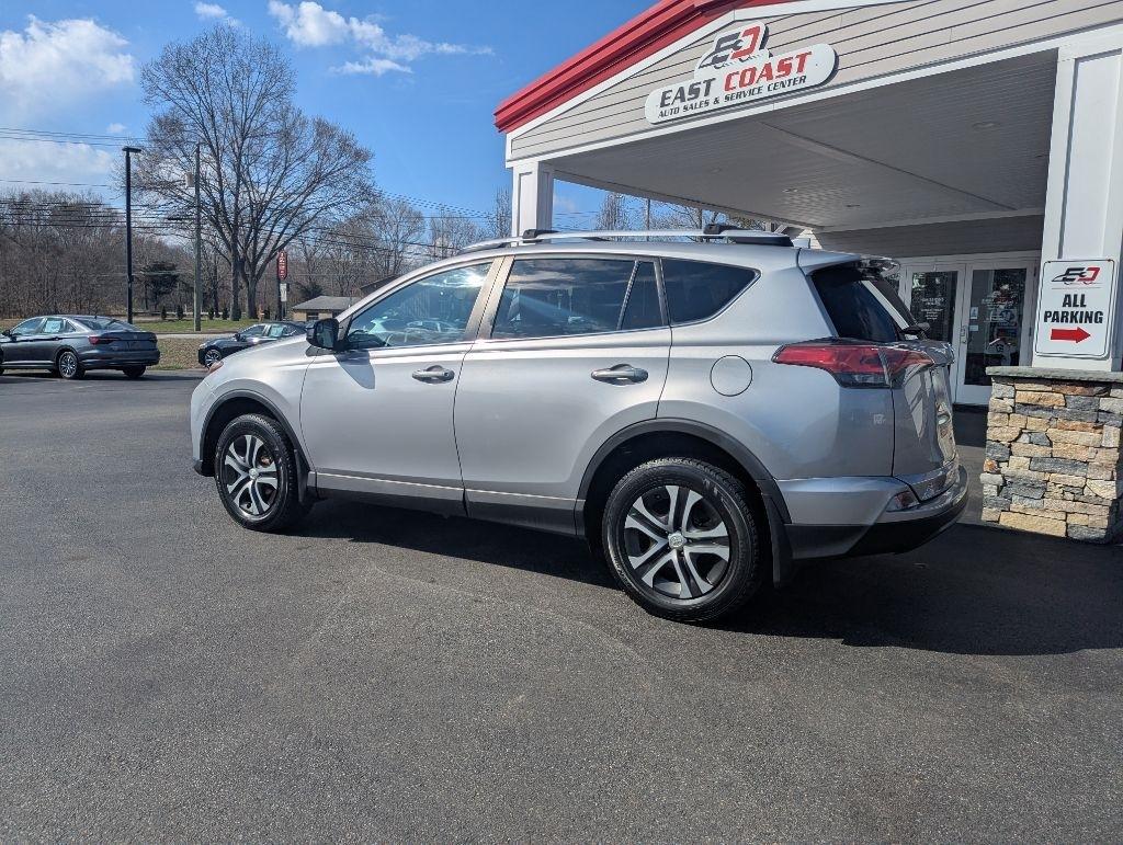 Toyota RAV4 LE AWD 2018