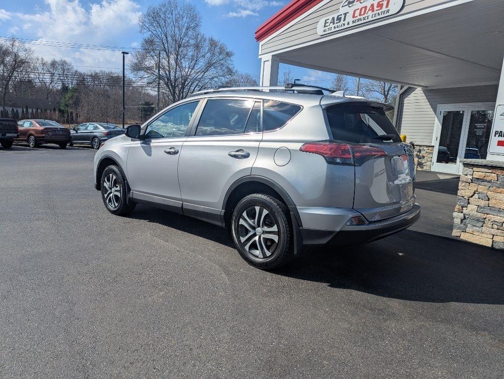 Toyota RAV4 LE AWD 2018