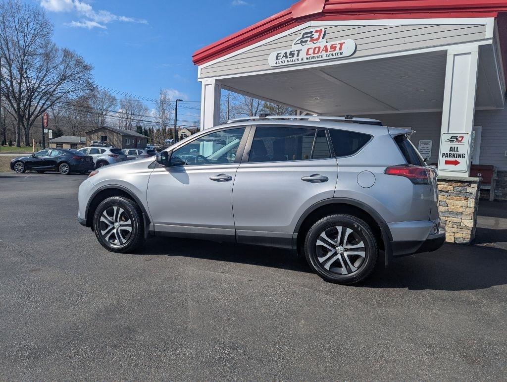 Toyota RAV4 LE AWD 2018