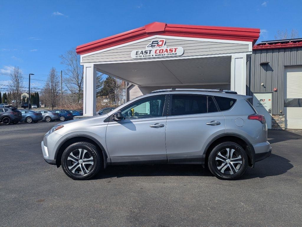 Toyota RAV4 LE AWD 2018