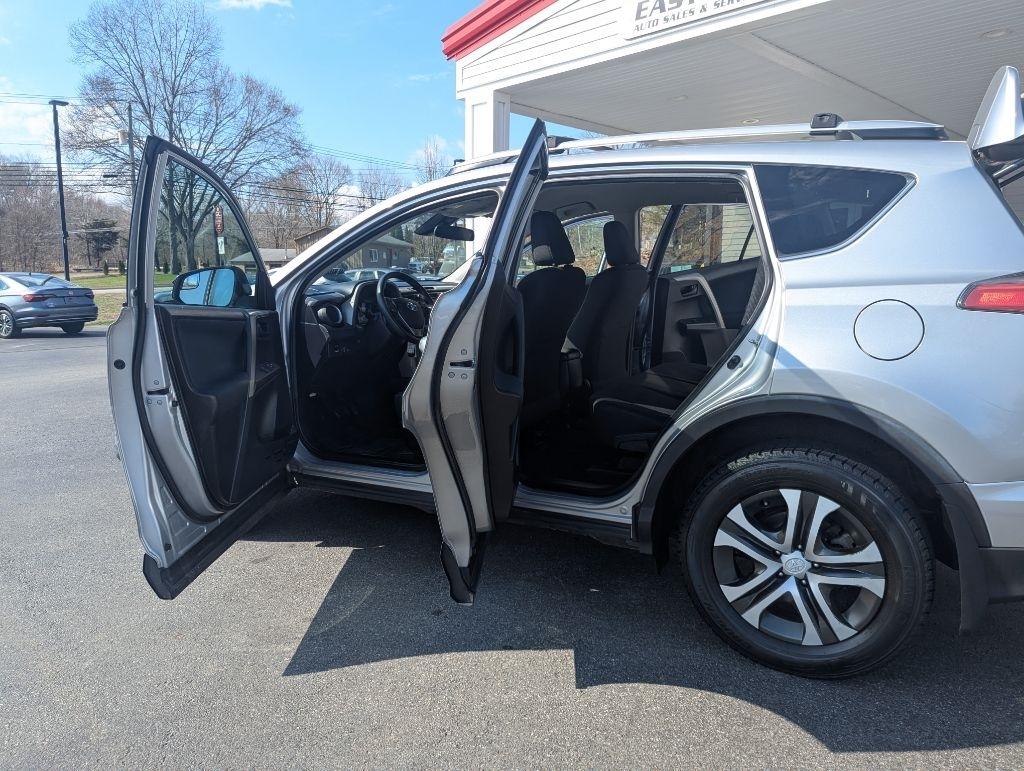 Toyota RAV4 LE AWD 2018