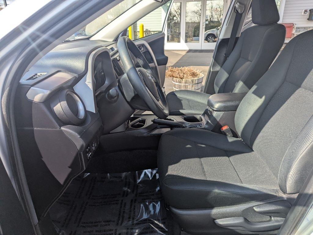 Toyota RAV4 LE AWD 2018