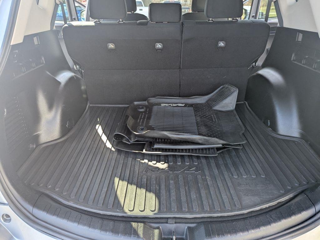 Toyota RAV4 LE AWD 2018