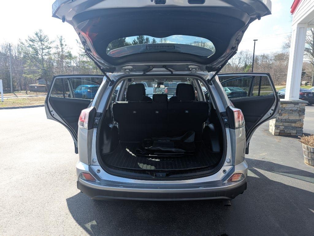 Toyota RAV4 LE AWD 2018