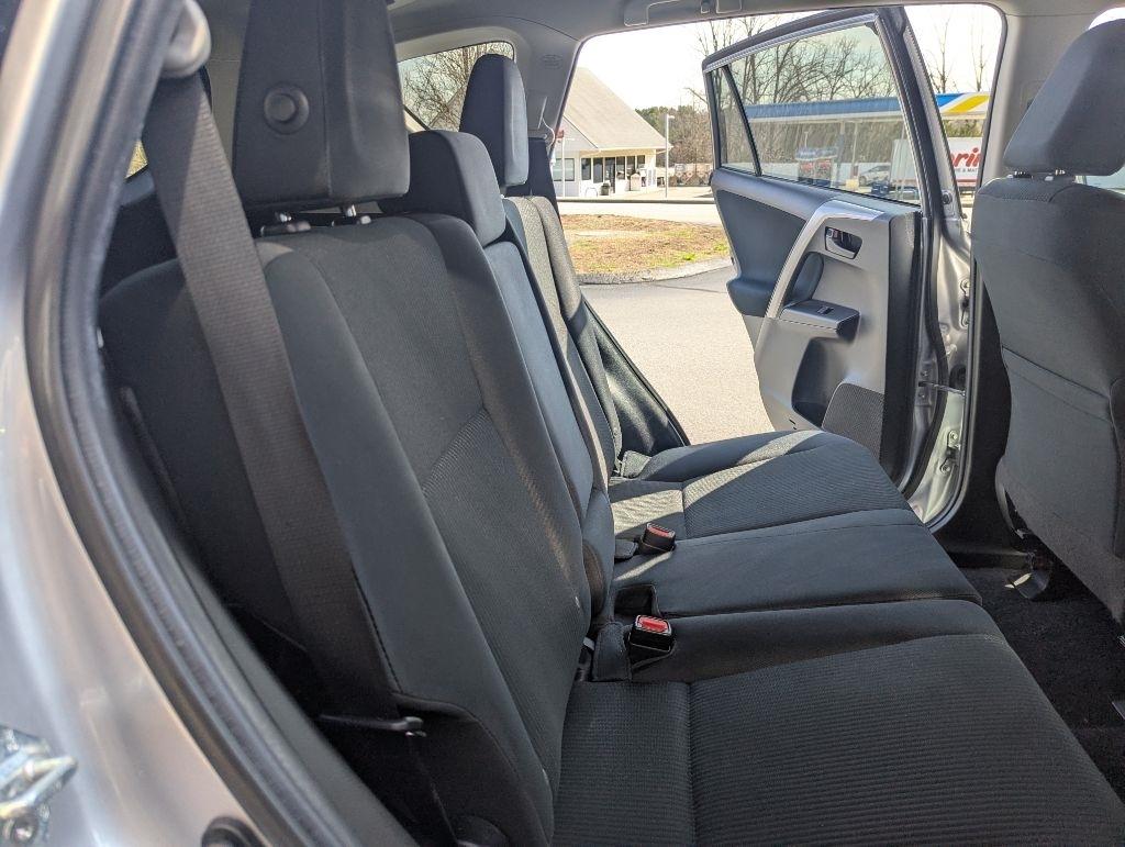 Toyota RAV4 LE AWD 2018