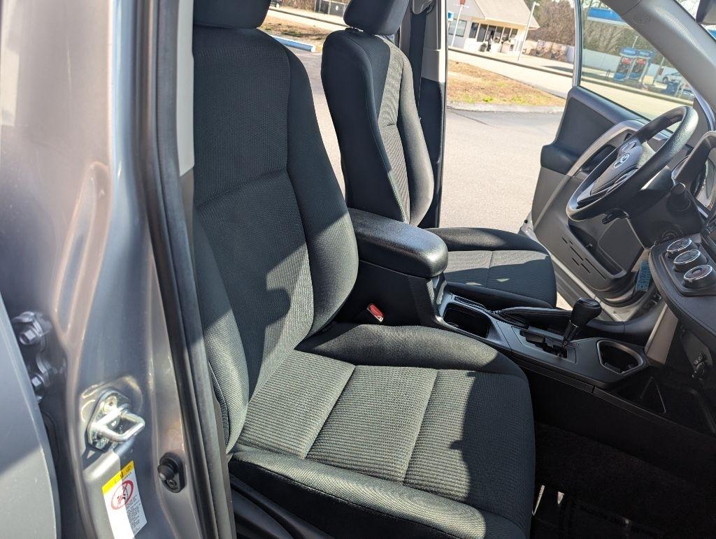 Toyota RAV4 LE AWD 2018