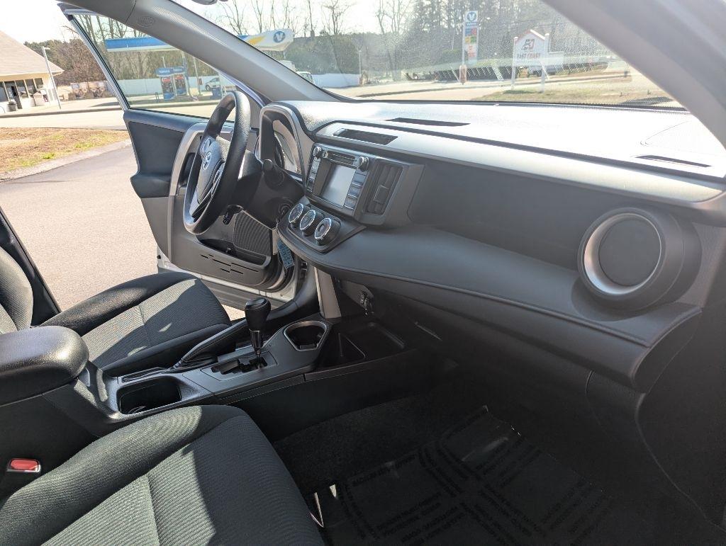 Toyota RAV4 LE AWD 2018