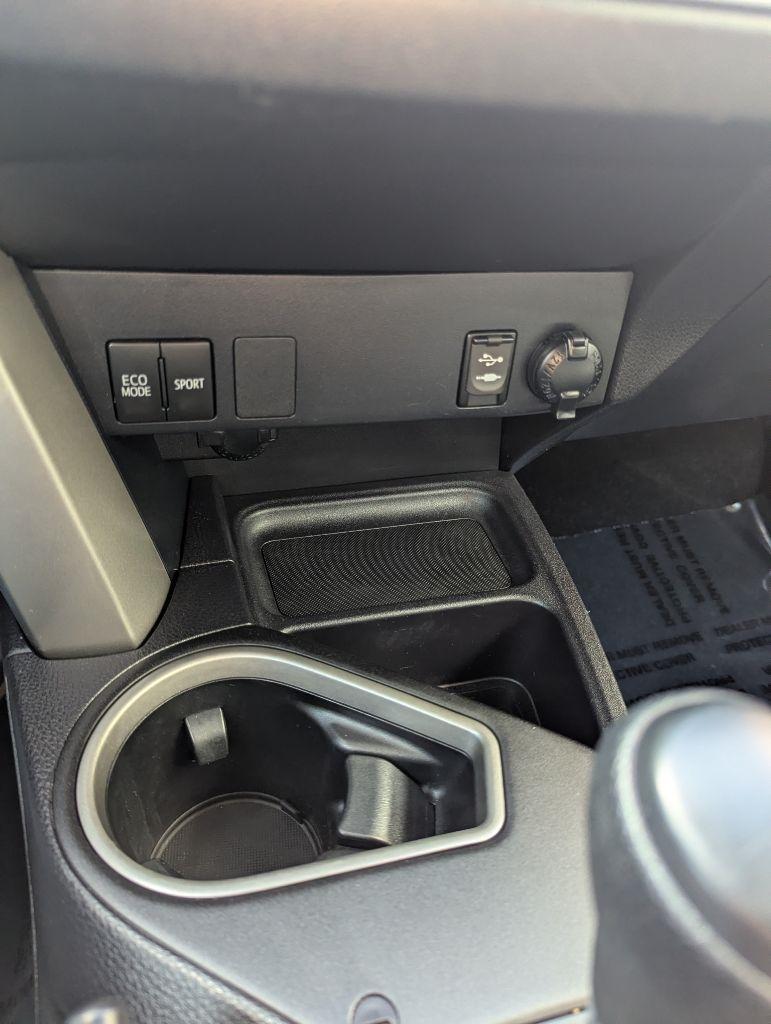 Toyota RAV4 LE AWD 2018