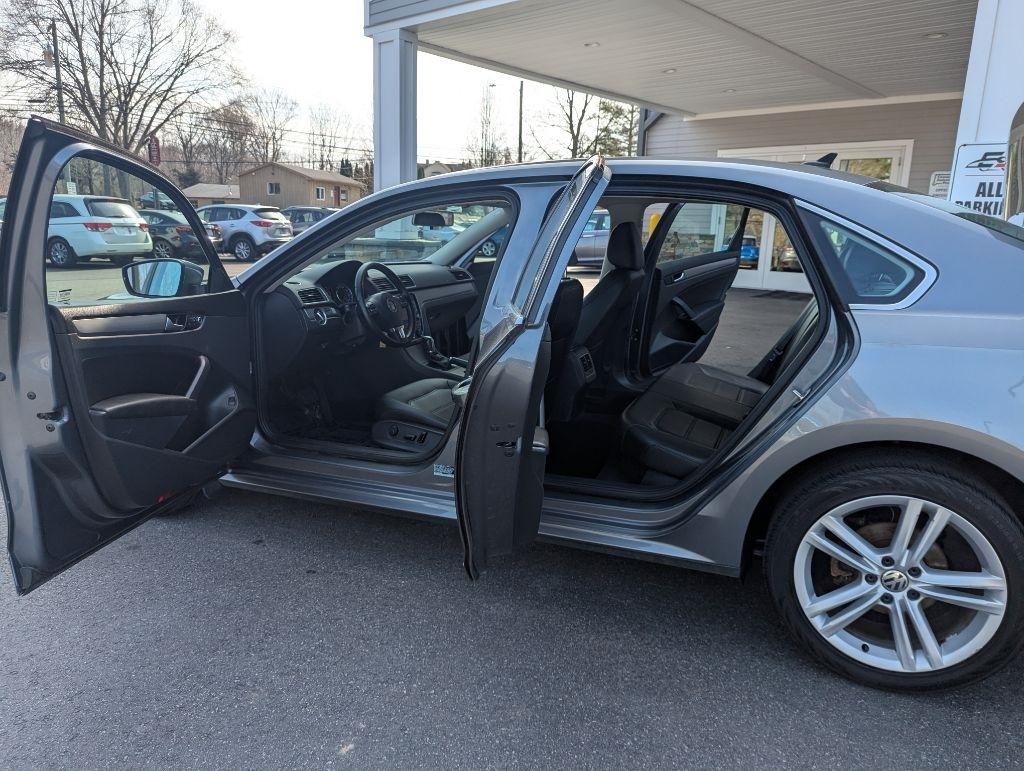 Volkswagen Passat TDI SE 6A w/ Sunroof 2015