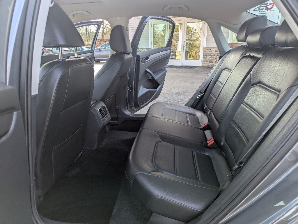 Volkswagen Passat TDI SE 6A w/ Sunroof 2015