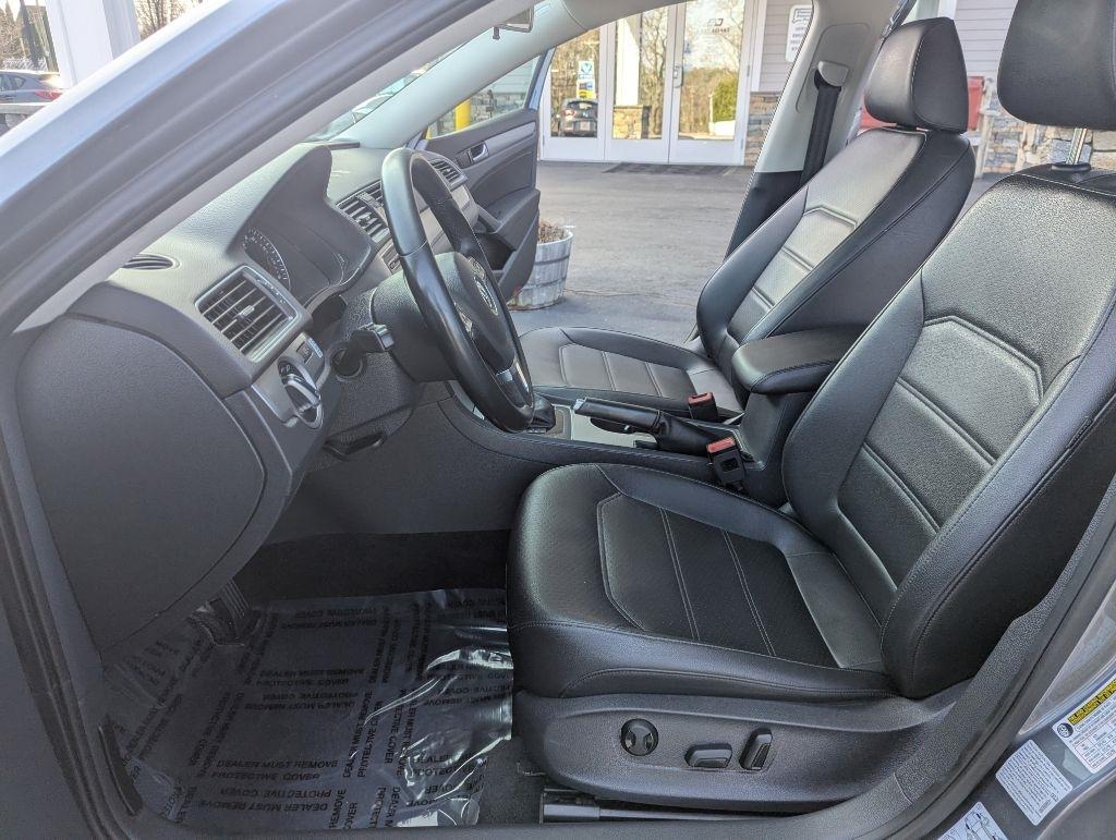 Volkswagen Passat TDI SE 6A w/ Sunroof 2015