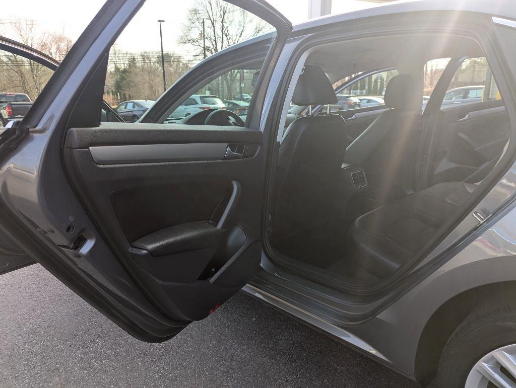 Volkswagen Passat TDI SE 6A w/ Sunroof 2015