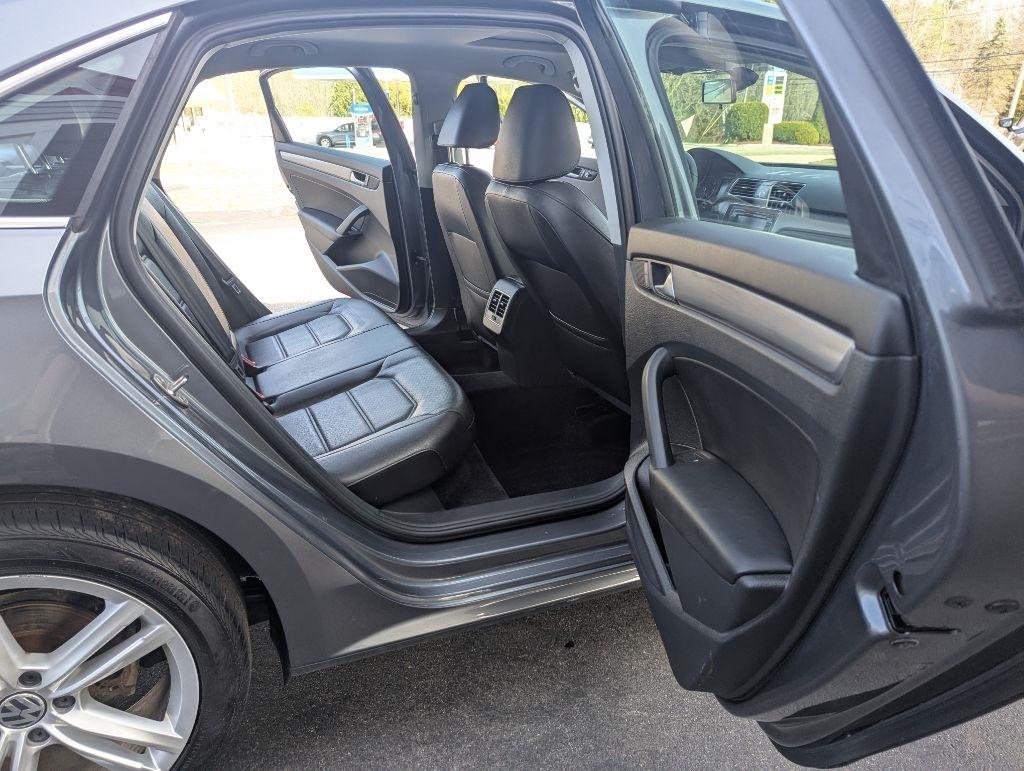 Volkswagen Passat TDI SE 6A w/ Sunroof 2015