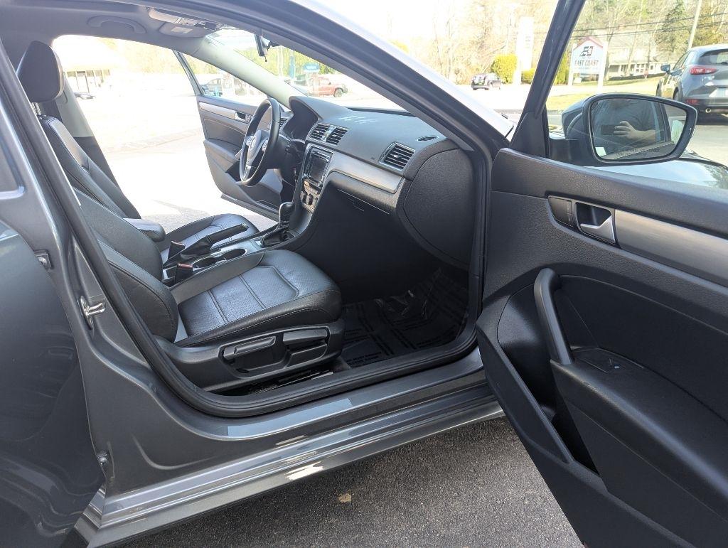 Volkswagen Passat TDI SE 6A w/ Sunroof 2015