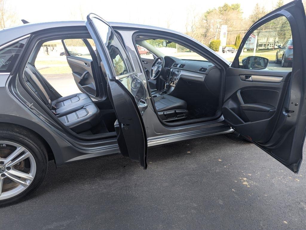 Volkswagen Passat TDI SE 6A w/ Sunroof 2015