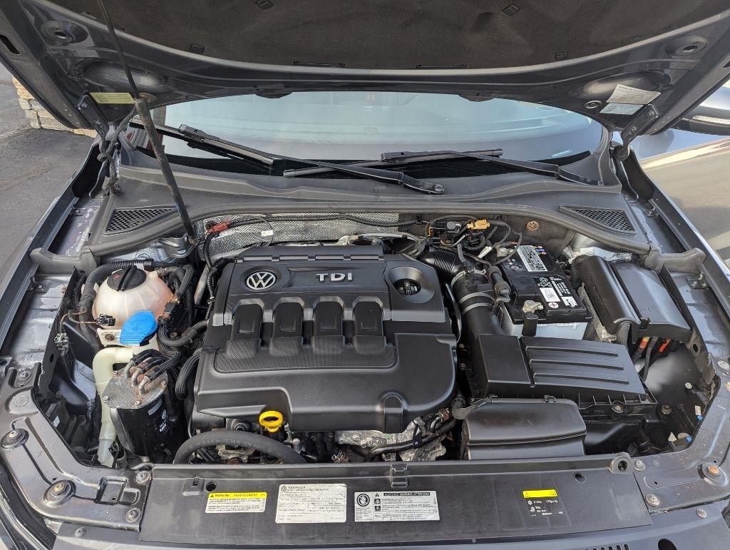 Volkswagen Passat TDI SE 6A w/ Sunroof 2015