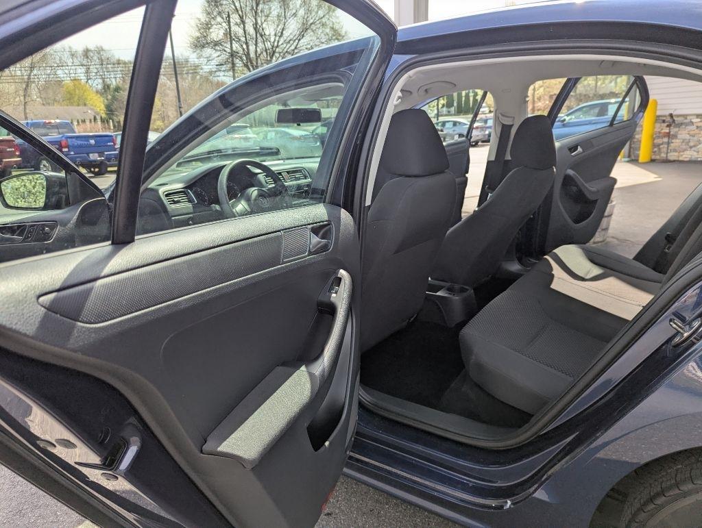 Volkswagen Jetta S 2012