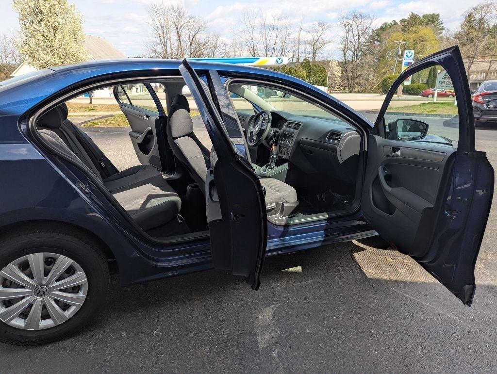 Volkswagen Jetta S 2012