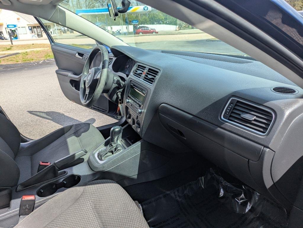 Volkswagen Jetta S 2012