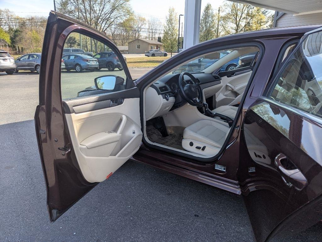 Volkswagen Passat 2.5L SE AT 2014